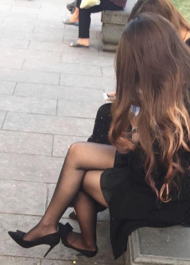 最新街拍挑鞋視頻，踏上自然之旅，探索內(nèi)心寧靜的時尚鞋履