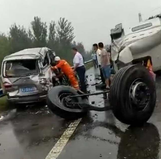 清遠車禍意外與日常趣事，真摯友情見證下的車禍視頻紀(jì)實