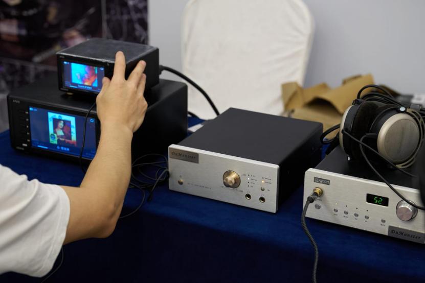 躍動自然，聆聽心聲，蘋果新款耳機與你共赴旅行之旅