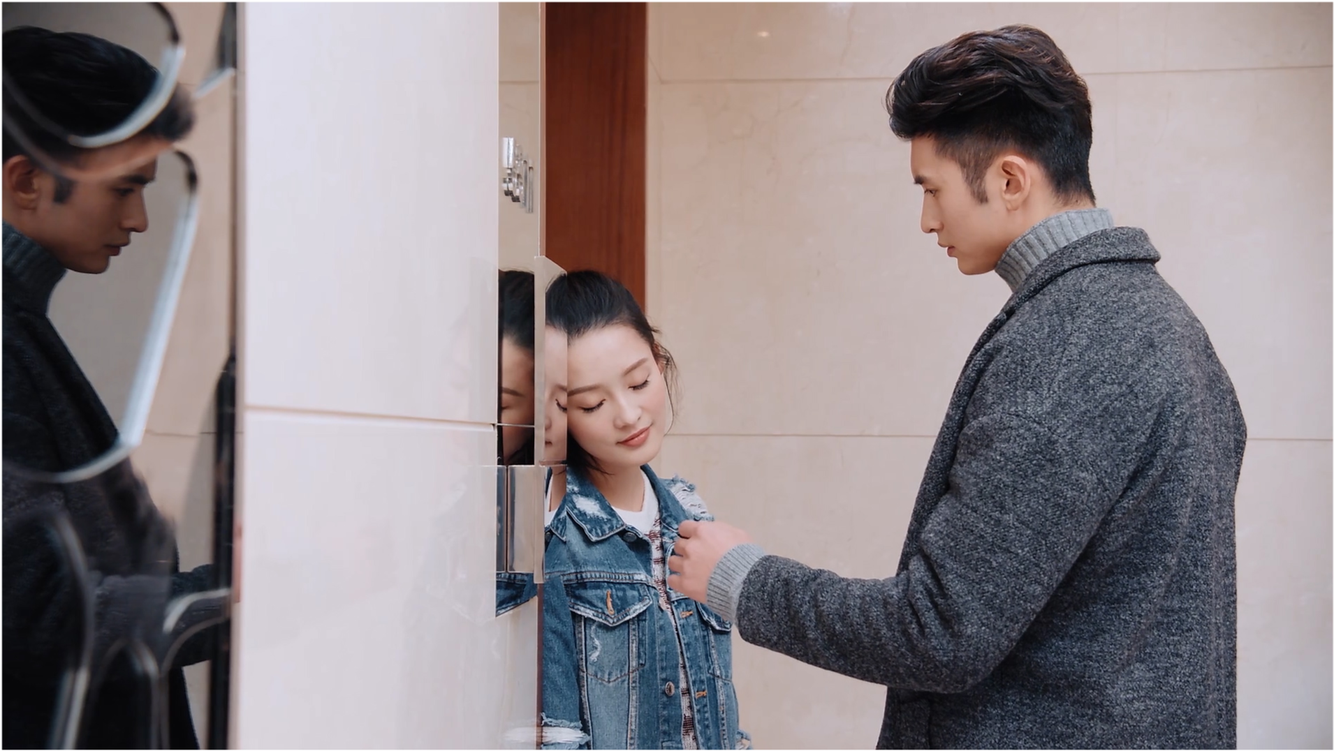 張?jiān)讫堉餮蓦娨晞?，魅力演繹，星光璀璨