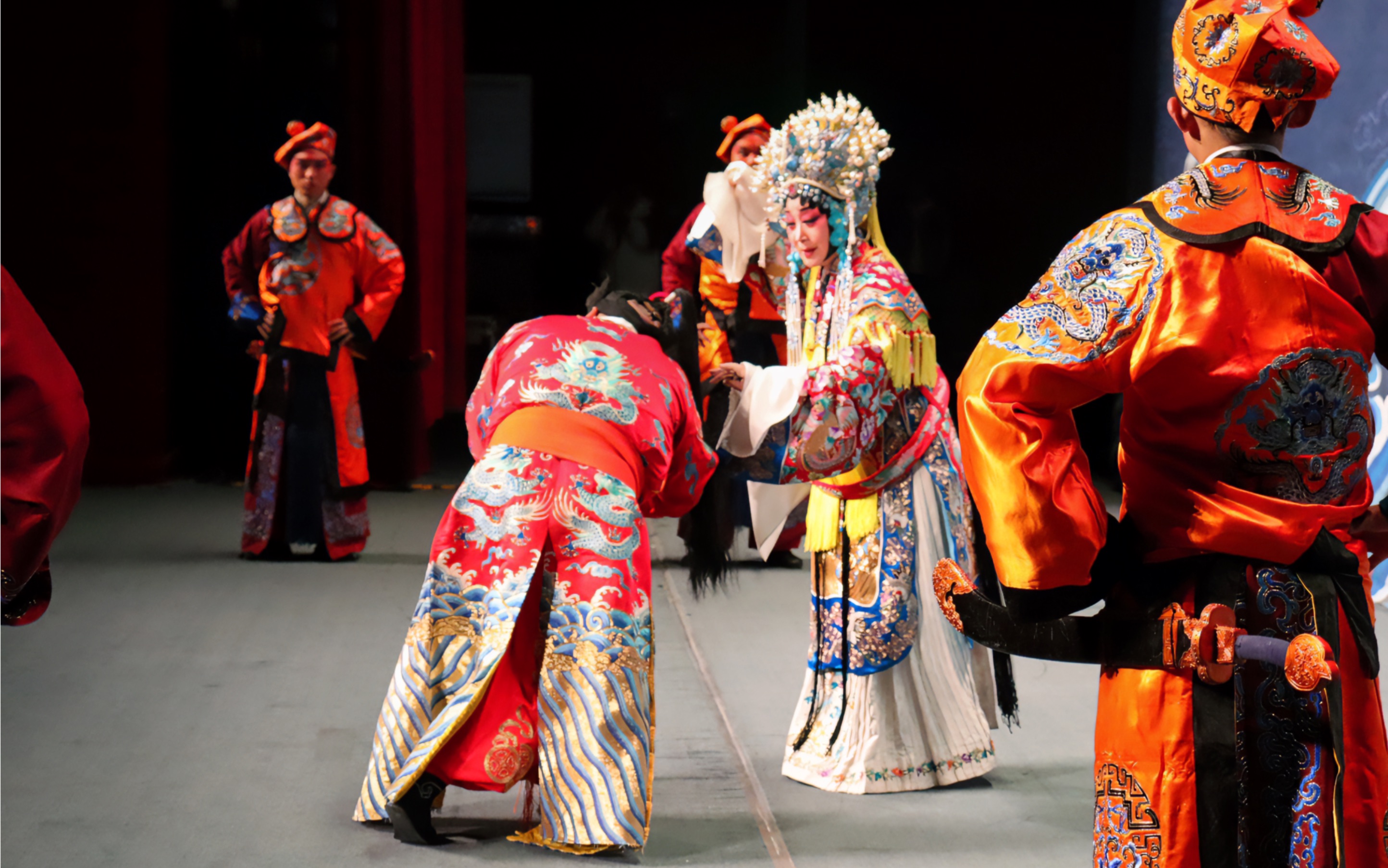 回溯經(jīng)典，奏劇最新背后的時(shí)代變遷與重大事件解析