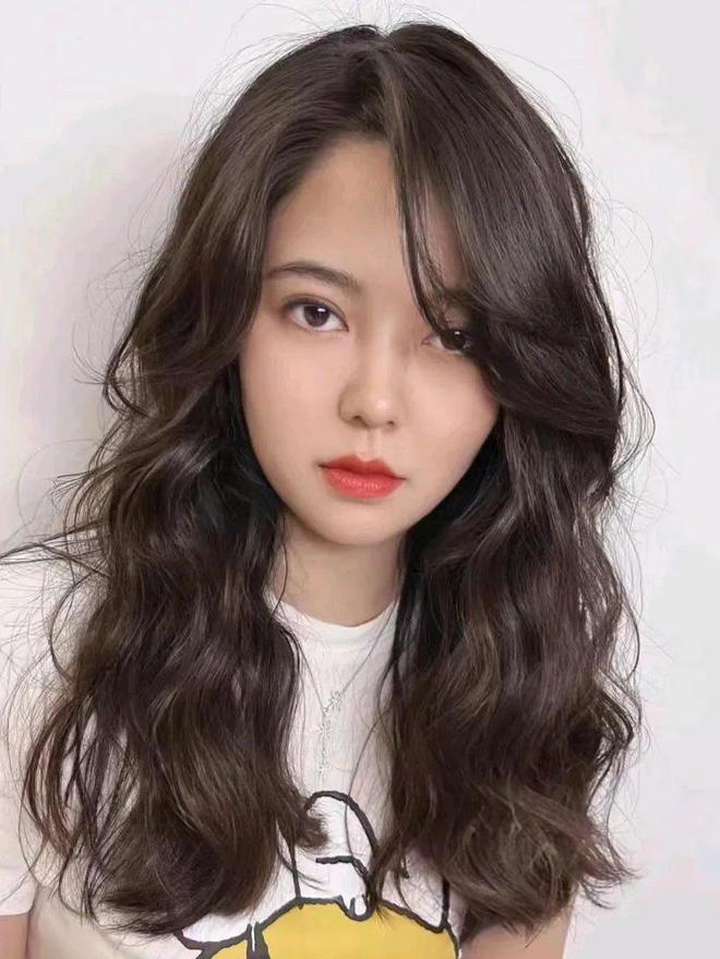 女燙發(fā)最新趨勢(shì)，時(shí)尚變遷中的潮流引領(lǐng)力量
