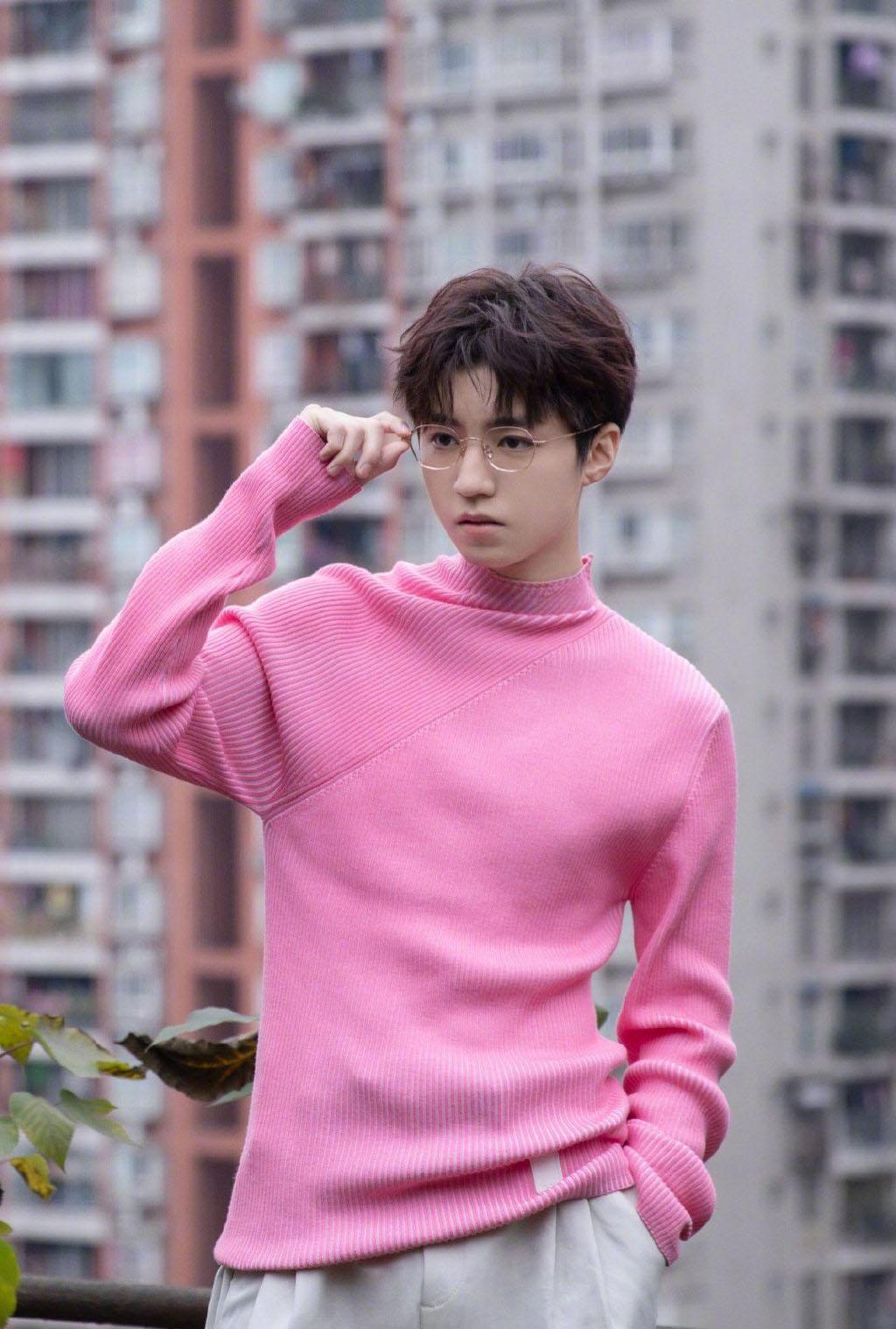 時(shí)尚之旅，最新男生服飾展現(xiàn)自信與成長(zhǎng)風(fēng)采