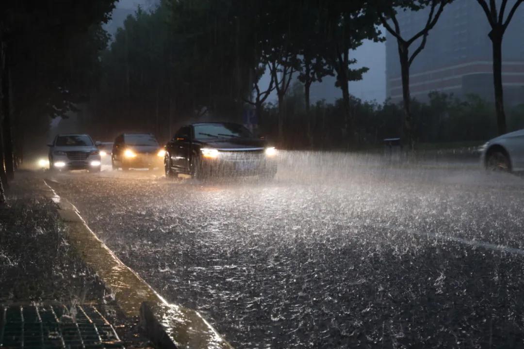 應(yīng)對(duì)暴雨天氣的步驟指南，從初學(xué)者到進(jìn)階用戶的全方位指南（最新暴雨應(yīng)對(duì)資訊）